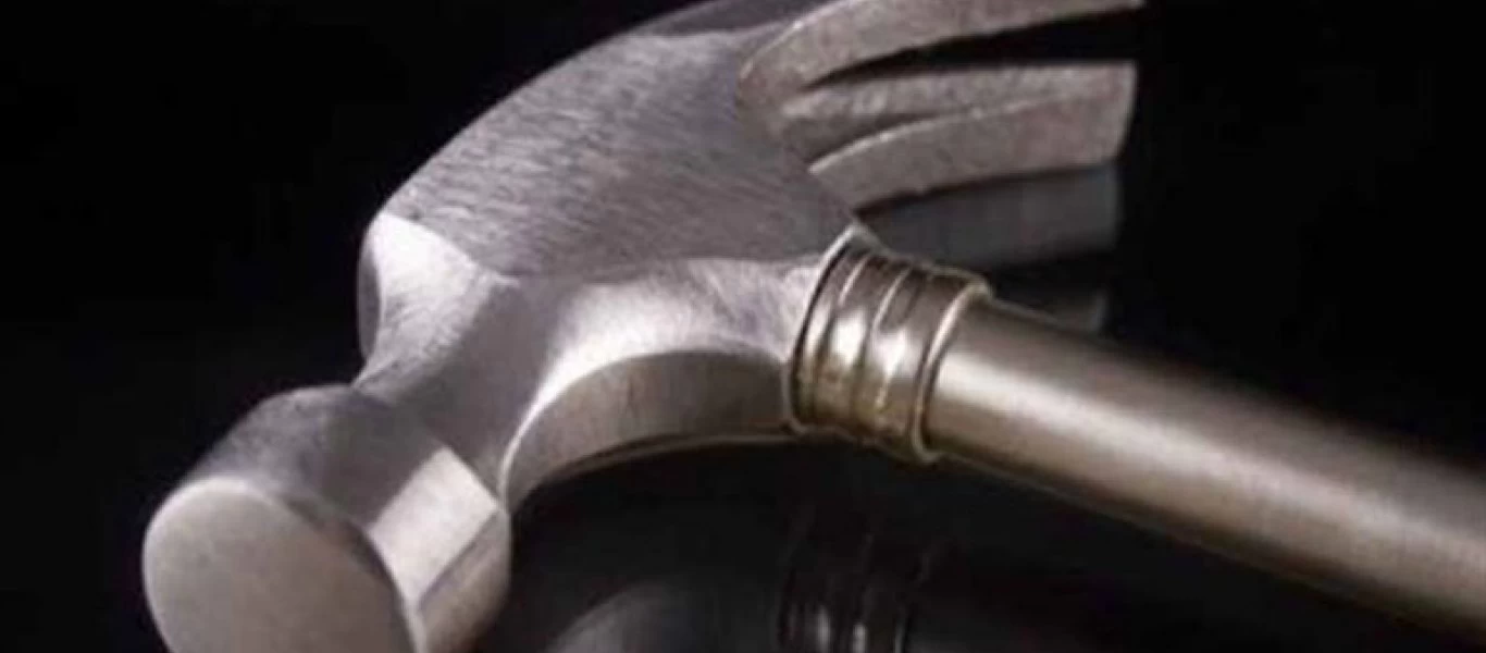 Καβγάς μεταξύ αλλοδαπών στη Σύρο: Τον χτύπησαν με σφυρί στο πρόσωπο